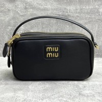 Кожаная сумка Miu Miu с ручкой