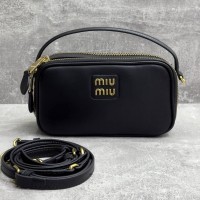 Кожаная сумка Miu Miu с ручкой