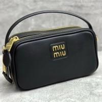 Кожаная сумка Miu Miu с ручкой