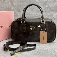 Кожаная сумка Miu Miu Arcadie