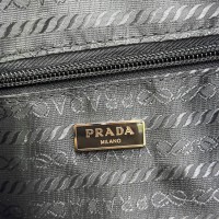 Рюкзак Prada с логотипом