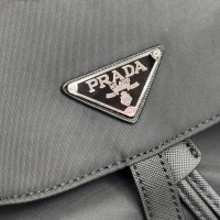 Рюкзак Prada с логотипом