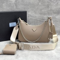 Сумка Prada Re-Edition 2005