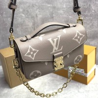 Сумка Louis Vuitton Pochette Metis East West