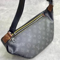 Поясная сумка Louis Vuitton Discovery