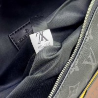 Поясная сумка Louis Vuitton Discovery