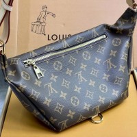 Поясная сумка Louis Vuitton Discovery