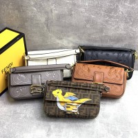 Сумка Fendi Baguette с цветочной вышивкой