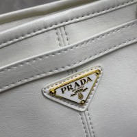 Сумка-тоут Prada с логотипом