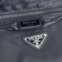 Поясная сумка Prada из нейлона