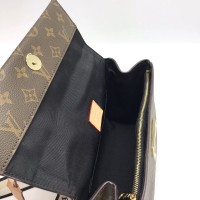 Сумка Louis Vuitton Cluny