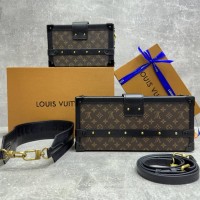 Сумка Louis Vuitton Petite Malle