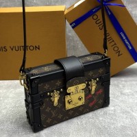 Сумка Louis Vuitton Petite Malle