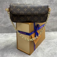 Клатч на цепочке Louis Vuitton Ivy