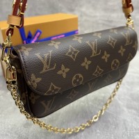 Клатч на цепочке Louis Vuitton Ivy