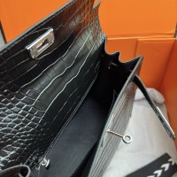 Сумка Hermes Kelly 28 с тиснением под крокодила