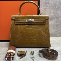 Сумка Hermes Kelly 28 с тиснением под крокодила