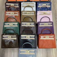 Сумка Hermes Kelly 28 с тиснением под крокодила