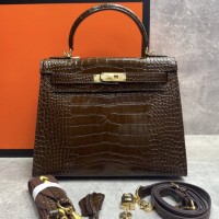 Сумка Hermes Kelly 28 с тиснением под крокодила