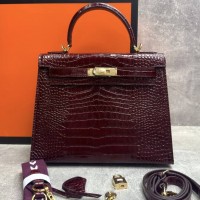 Сумка Hermes Kelly 28 с тиснением под крокодила