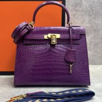 Сумка Hermes Kelly 28 с тиснением под крокодила