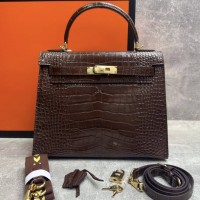 Сумка Hermes Kelly 28 с тиснением под крокодила