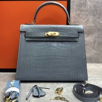 Сумка Hermes Kelly 28 с тиснением под крокодила