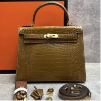 Сумка Hermes Kelly 28 с тиснением под крокодила