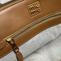 Замшевая сумка Miu Miu Aventure