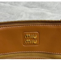 Замшевая сумка Miu Miu Aventure