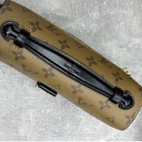 Сумка Louis Vuitton Pochette Metis East West