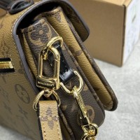 Сумка Louis Vuitton Pochette Metis East West