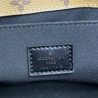 Сумка Louis Vuitton Pochette Metis East West