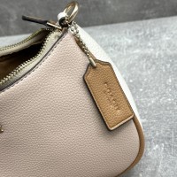 Сумка Coach в форме полумесяца