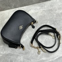 Сумка Coach в форме полумесяца