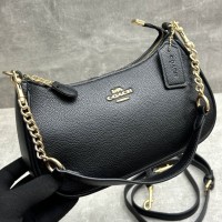 Сумка Coach в форме полумесяца