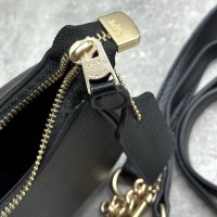 Сумка Coach в форме полумесяца