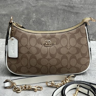 Сумка Coach в форме полумесяца