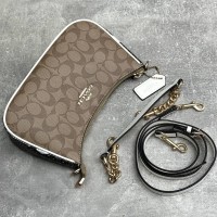 Сумка Coach в форме полумесяца
