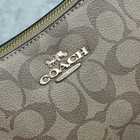 Сумка Coach в форме полумесяца