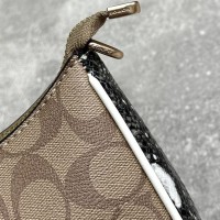 Сумка Coach в форме полумесяца