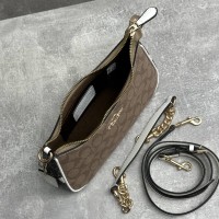 Сумка Coach в форме полумесяца