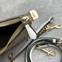Сумка Coach в форме полумесяца