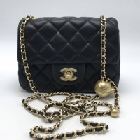 Мини-сумка Chanel со стеганым узором