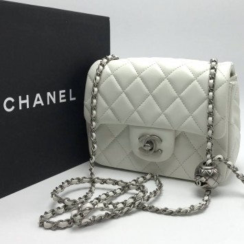 Мини-сумка Chanel со стеганым узором