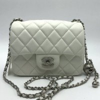 Мини-сумка Chanel со стеганым узором
