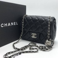 Мини-сумка Chanel со стеганым узором