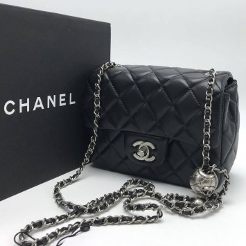 Мини-сумка Chanel со стеганым узором