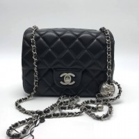 Мини-сумка Chanel со стеганым узором