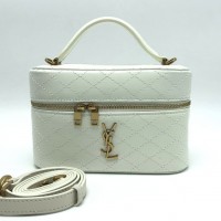 Сумка-бокс Yves Saint Laurent Gaby